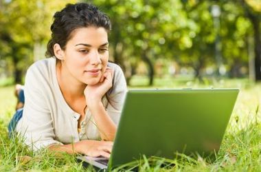 girl_on_laptop_crop380w.jpg