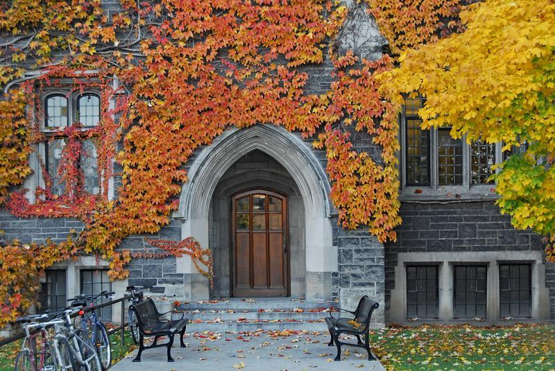 Top 10 Best College Campuses in Fall