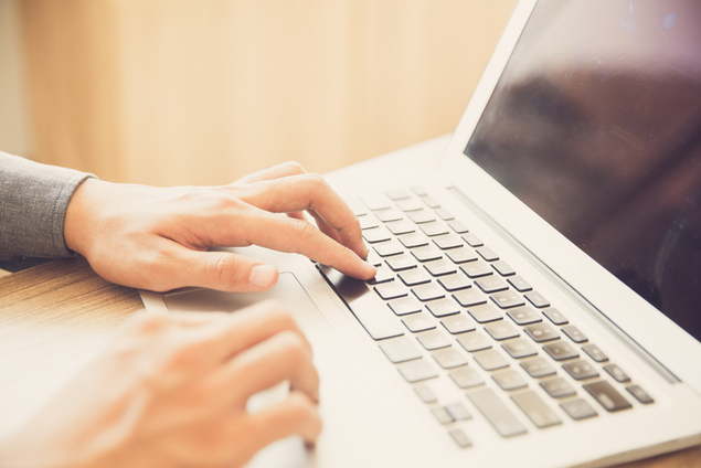How is retirement income and past due child support reported on the FAFSA?
