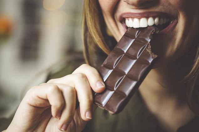 10 Mood Boosting Snacks to Help You Smile  