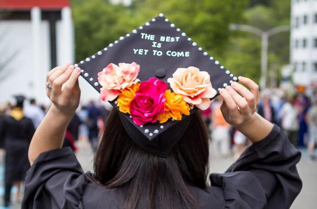 50 Graduation Cap Ideas 2023 How To Decorate A Graduation Cap | lupon ...