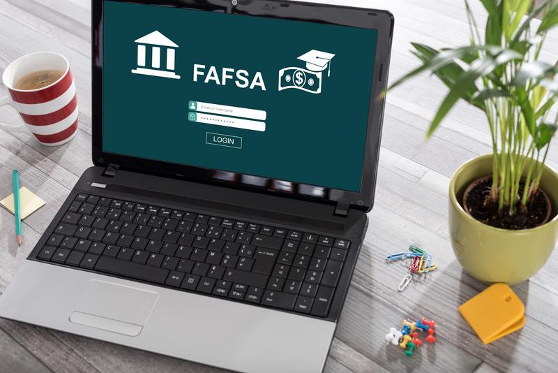A Student's Guide to Breaking Down the FAFSA