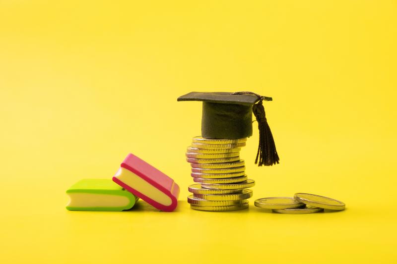 What Should Parents Know When Applying for Student Loans?