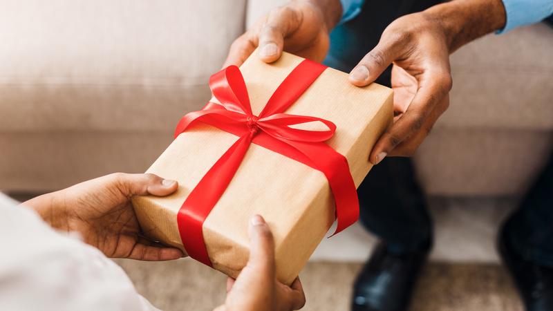 8 Meaningful Gifts for a Friend 